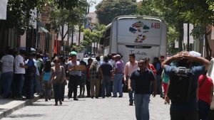 Lee más sobre el artículo Maestros de la CNTE retienen a siete policías de Oaxaca