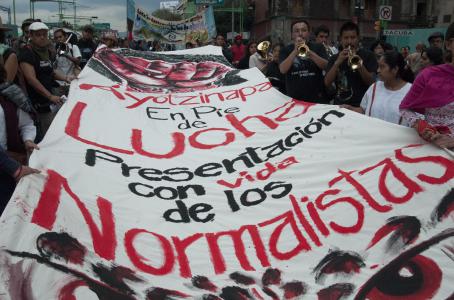 En este momento estás viendo Dos preparatorias de la UNAM cerradas en apoyo a los de Ayotzinapa