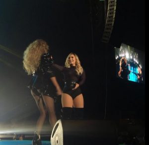 Lee más sobre el artículo Demi Lovato compartió escenario con Paulina Rubio en el Palacio de los Deportes
