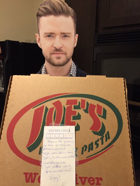 En este momento estás viendo Justin Timberlake envió pizza a sus seguidores de Twitter