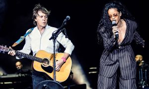 Lee más sobre el artículo Paul McCartney compartió escenario con Rihanna en el festival Desert Trip