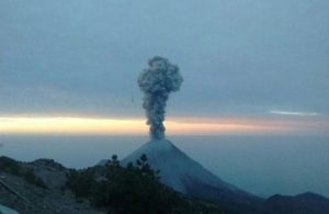 Lee más sobre el artículo Volcán de Colima emitió una exhalación esta madrugada