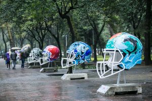 Lee más sobre el artículo Exposición “Ball Parade NFL 2016” en Paseo de la Reforma