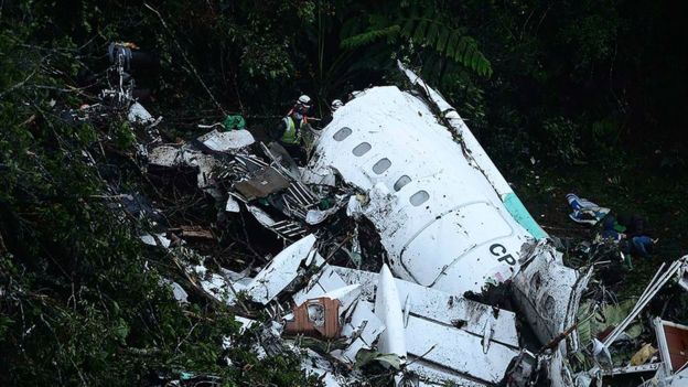En este momento estás viendo Se estrelló avión donde viajaba el equipo de fútbol brasileño Chapecoense