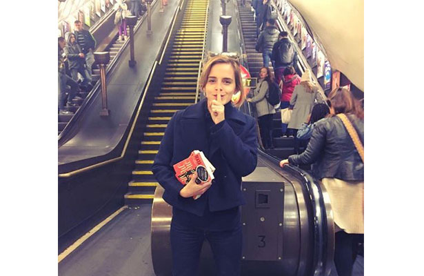 En este momento estás viendo Emma Watson sorprendió al usar el Metro en Londres