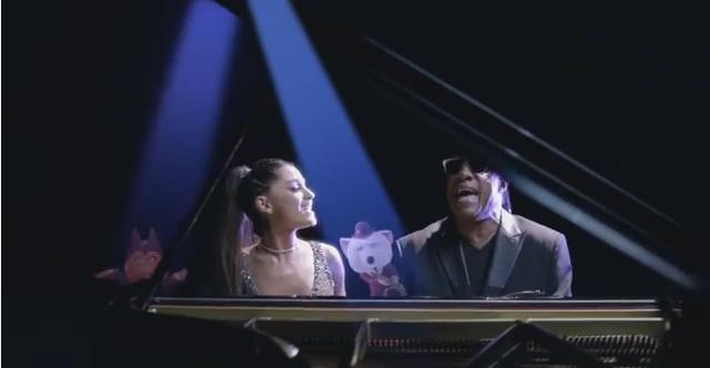 En este momento estás viendo Stevie Wonder y Ariana Grande estrenan video “Faith”