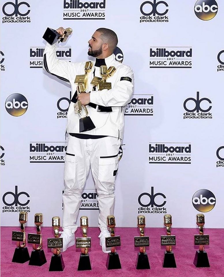 En este momento estás viendo Drake rompió récord ganando13 premios en los Billboard Music Awards 2017