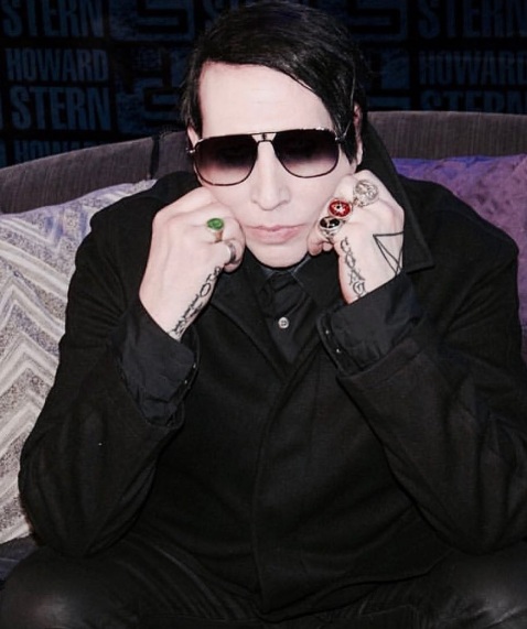 En este momento estás viendo Marilyn Manson sufrió accidente en el escenario