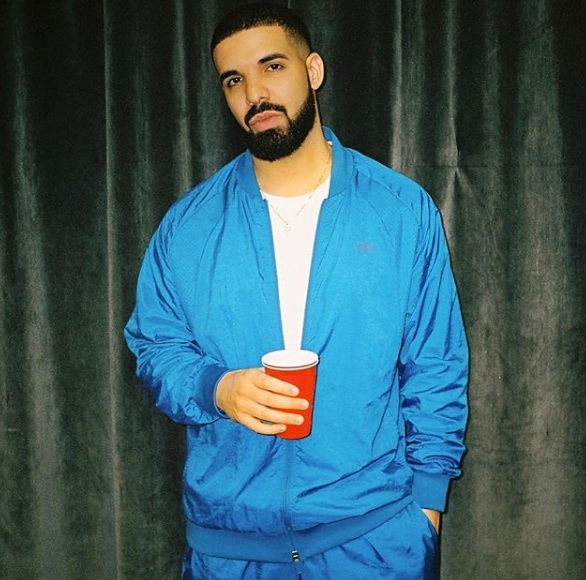 En este momento estás viendo Drake detiene concierto para defender a una fan acosada