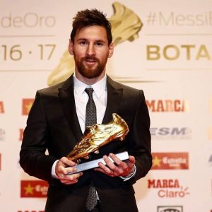 Lee más sobre el artículo Lionel Messi recibe su cuarta Bota de Oro