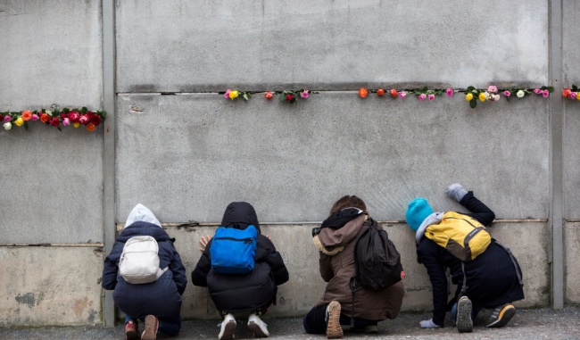 En este momento estás viendo Conmemoran el 28 aniversario de la caída del Muro de Berlín