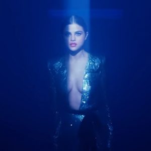 Lee más sobre el artículo Selena Gomez estrenó el video de “Wolves” junto a Marshmello