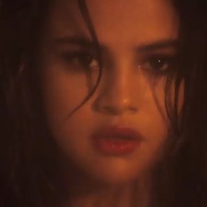 Lee más sobre el artículo Selena Gomez da un primer adelanto de su nuevo video “Wolves”