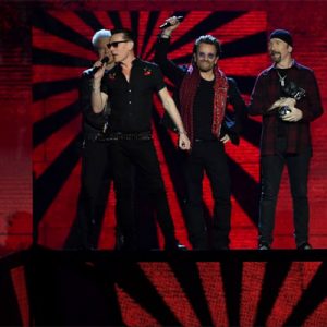 Lee más sobre el artículo U2 recibió el premio de Global Icon en los European Music Awards