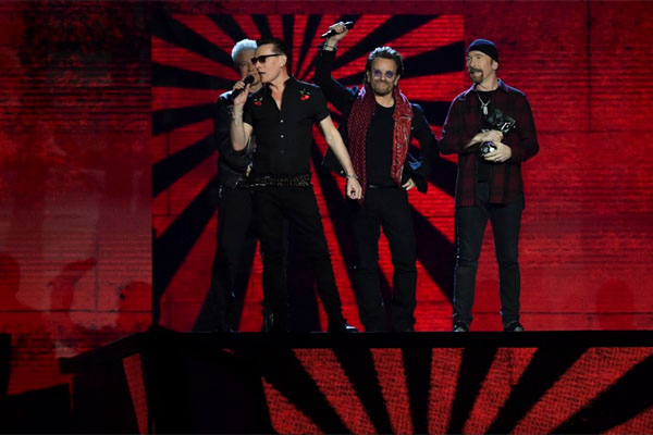 En este momento estás viendo U2 recibió el premio de Global Icon en los European Music Awards