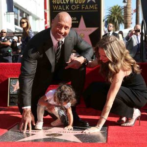 Lee más sobre el artículo Dwayne Johnson “La Roca” recibió estrella en el Paseo de la Fama de Hollywood