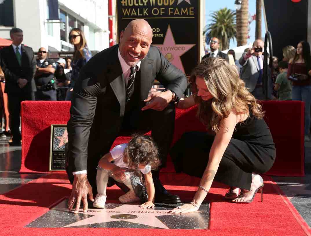En este momento estás viendo Dwayne Johnson “La Roca” recibió estrella en el Paseo de la Fama de Hollywood