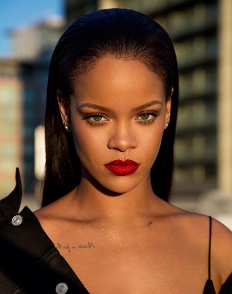 En este momento estás viendo Nombran Rihanna a una calle en Barbados
