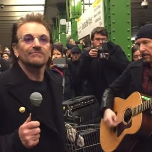 Lee más sobre el artículo U2 ofreció un breve concierto en el Metro de Berlín