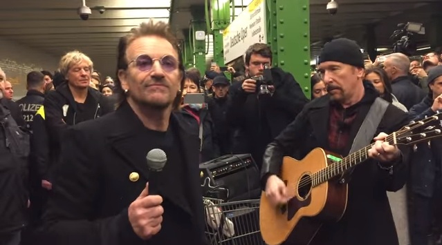En este momento estás viendo U2 ofreció un breve concierto en el Metro de Berlín