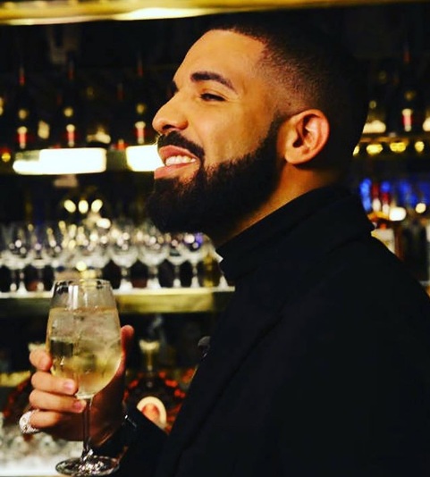 En este momento estás viendo Drake lanza dos nuevas canciones “God’s Plan” y “Diplomatic Immunity”