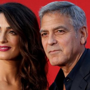 Lee más sobre el artículo George Clooney y su esposa donan 500 mil dólares a marchas en contra de las armas