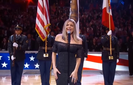 En este momento estás viendo Critican a Fergie por su interpretación del Himno de Estados Unidos