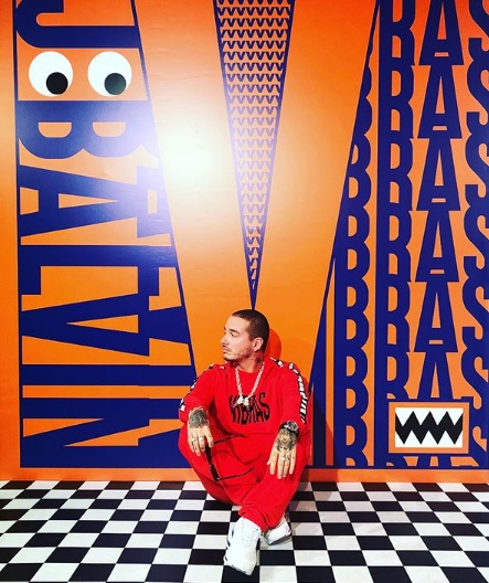 En este momento estás viendo  J Balvin lanza su nuevo álbum “Vibras”