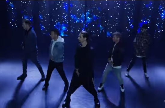 En este momento estás viendo Los Backstreet Boys estrenan nuevo sencillo “Don’t Go Breaking My Heart”