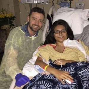 Lee más sobre el artículo Justin Timberlake visita a una sobreviviente del tiroteo en Texas