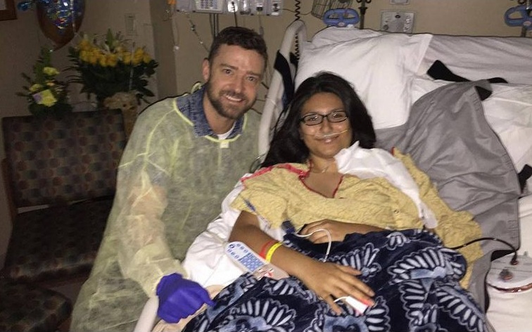 En este momento estás viendo Justin Timberlake visita a una sobreviviente del tiroteo en Texas