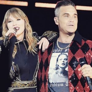 Lee más sobre el artículo Taylor Swift y Robbie Williams compartieron escenario en Londres