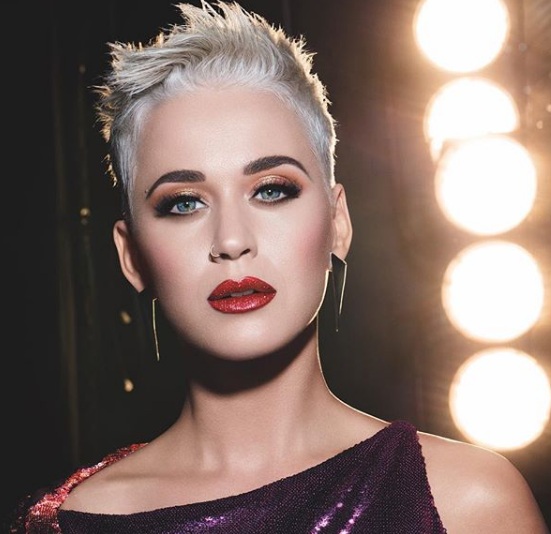 En este momento estás viendo Katy Perry sufrió depresión por críticas de su álbum “Witness”