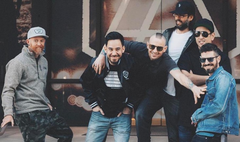 En este momento estás viendo Linkin Park rinde homenaje a Chester Bennington en el primer aniversario de su muerte