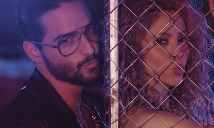 En este momento estás viendo Shakira estrenó el video de “Clandestino” junto a Maluma