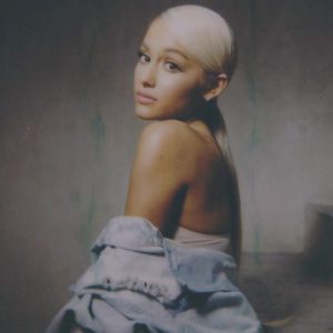 Lee más sobre el artículo Ariana Grande se coloca en el número 1 con su álbum “Sweetener” en Estados Unidos