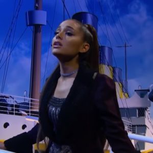 Lee más sobre el artículo Ariana Grande recrea escenas de “Titanic”