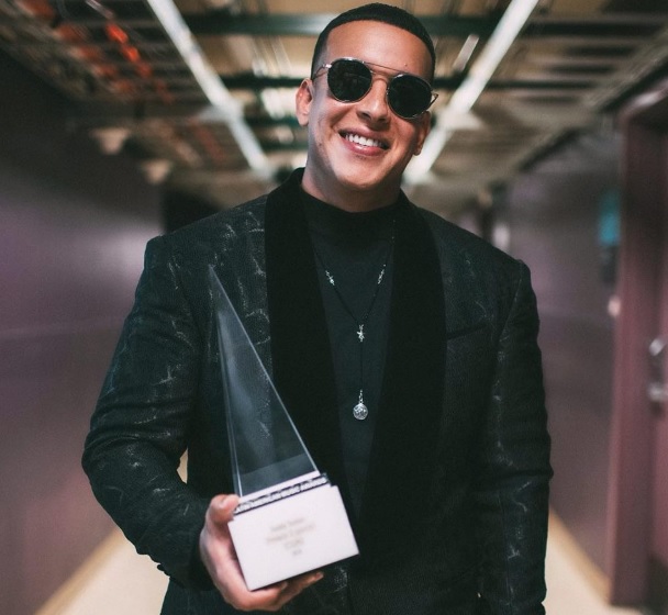 En este momento estás viendo Daddy Yankee recibe Premio Ícono en los Latin American Music Awards