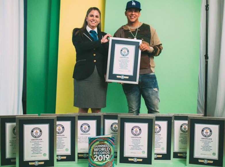 En este momento estás viendo Daddy Yankee recibe diez Récords Guinness