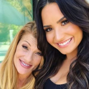 Lee más sobre el artículo Mamá de Demi Lovato habla sobre la recuperación de su hija