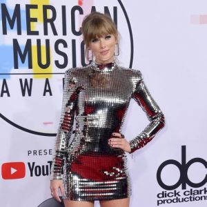 Lee más sobre el artículo Taylor Swift triunfa en los American Music Awards