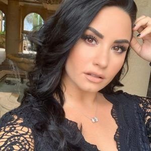 Lee más sobre el artículo Demi Lovato celebra seis meses de sobriedad