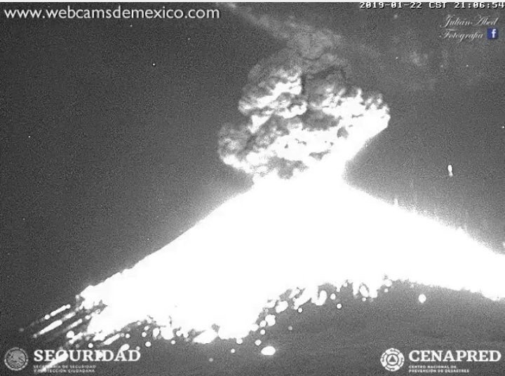En este momento estás viendo El volcán Popocatépetl lanza erupción con fragmentos incandescentes