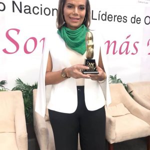 Lee más sobre el artículo Galardonan en el Senado a Sánchez Barrios como la mujer del año