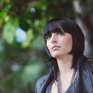 Lee más sobre el artículo La cantante chilena Ignacia Navarrete lanza “Eterna”