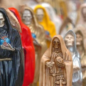 Lee más sobre el artículo La Santa Muerte, el culto popular
