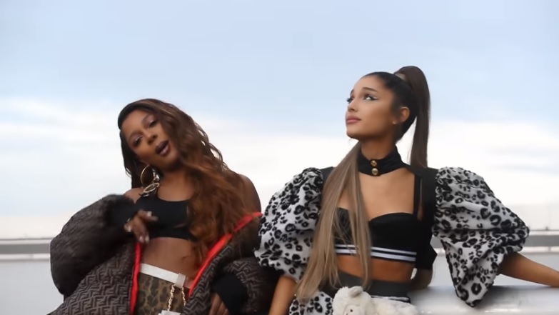 En este momento estás viendo Ariana Grande lanzó un nuevo sencillo “Monopoly” junto a Victoria Monét