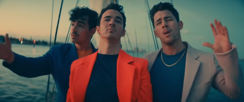 En este momento estás viendo Jonas Brothers lanzan su nuevo sencillo “Cool”