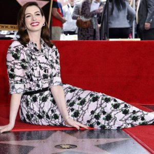 Lee más sobre el artículo Anne Hathaway recibió su estrella en el Paseo de la Fama
