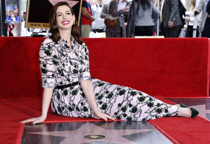 En este momento estás viendo Anne Hathaway recibió su estrella en el Paseo de la Fama